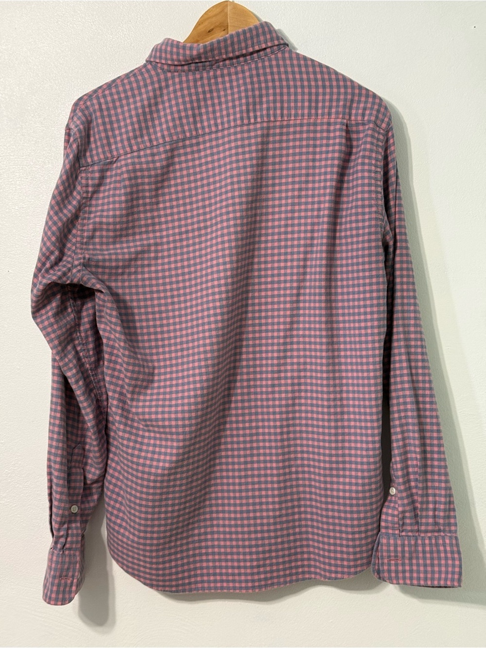 Faherty Pink and Blue Gingham Button-Down Shirt medium - Picture 6 of 8